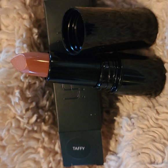 BRAND NEW LARITZY CREAM LIPTSTICK IN TAFFY - Picture 2 of 4